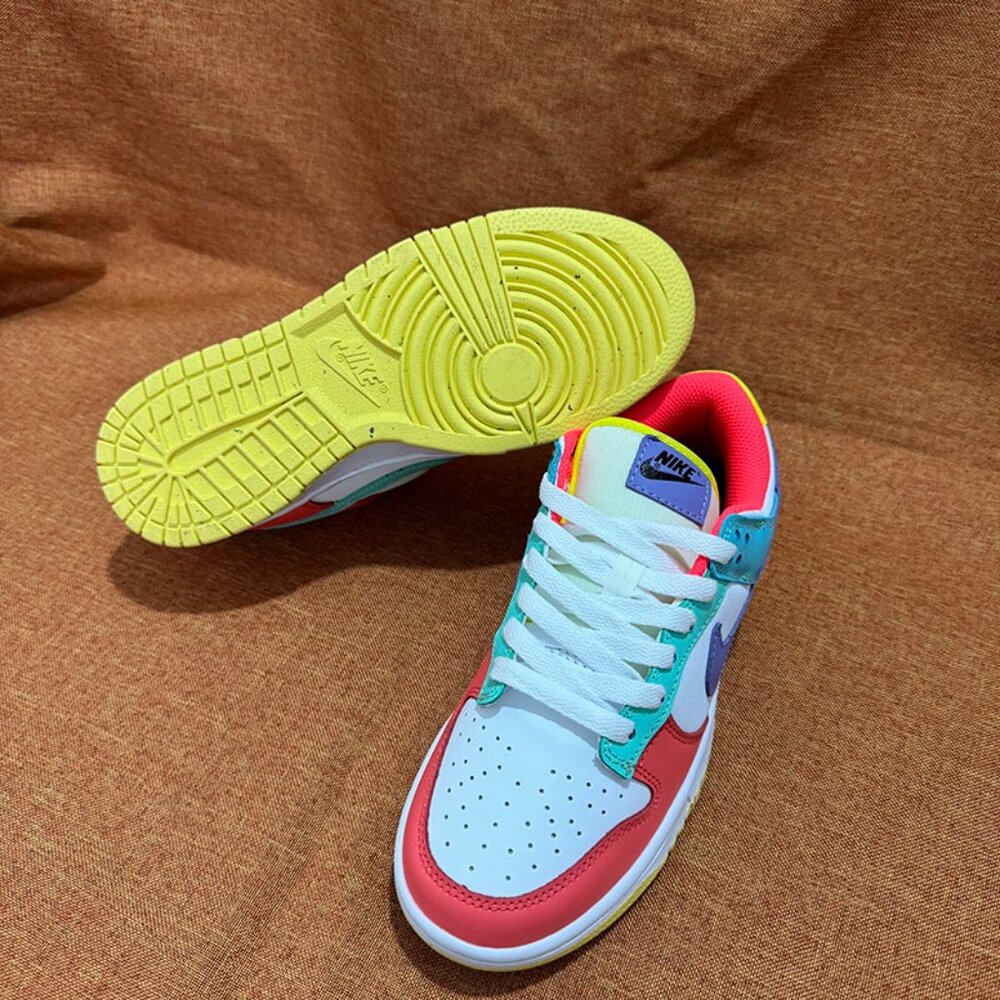 Nike Dunk Low Se Easter Candy White/Green Glow/Sunset - Picture 4 of 6